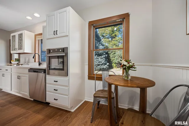 $2,400 | 205 West Glen Avenue, Peoria, IL 61614