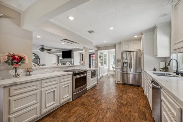 $419,900 | 300 Brook Hollow Drive, Conroe, TX 77385