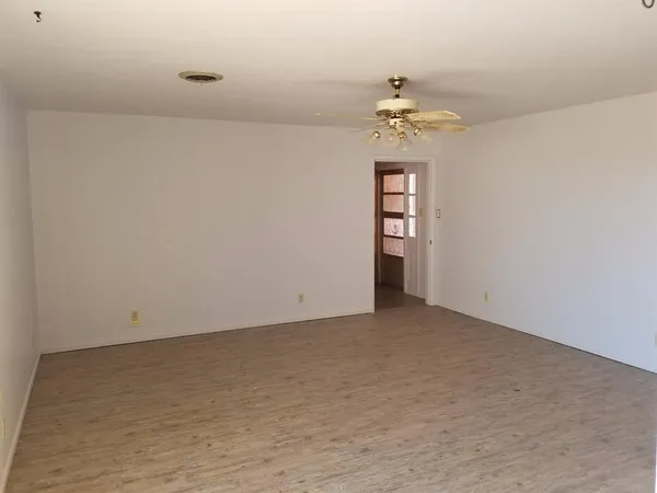 $1,250 | 8902 East County Road 7700, Slaton, TX 79364
