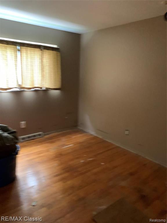 981 North Commerce Road Commerce Township, MI 48382 - Photo 10 of 16