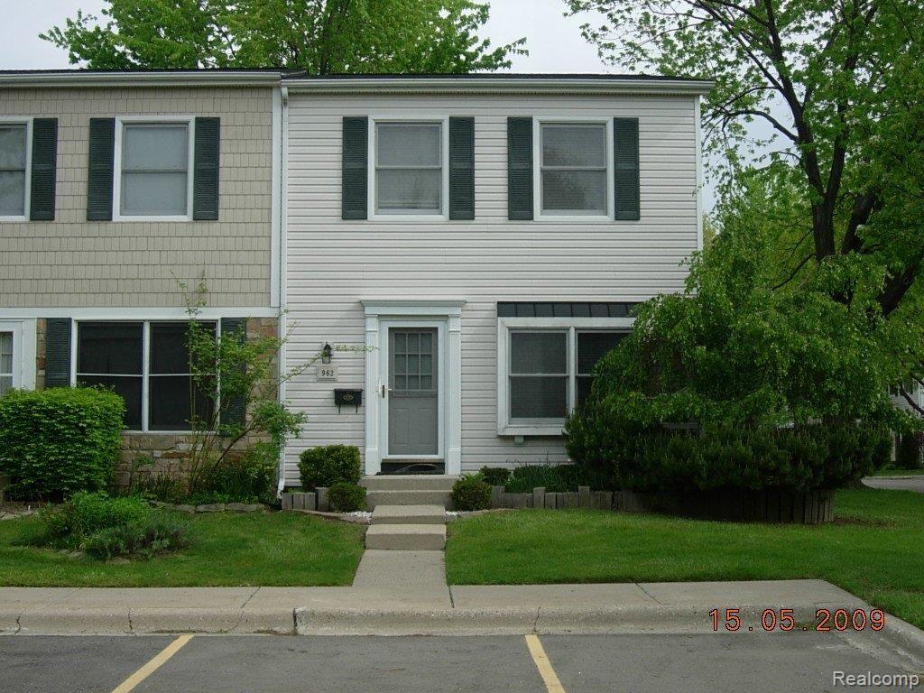 962 Leaf Court Rochester, MI 48307 - Photo 1 of 8 DSCN2057