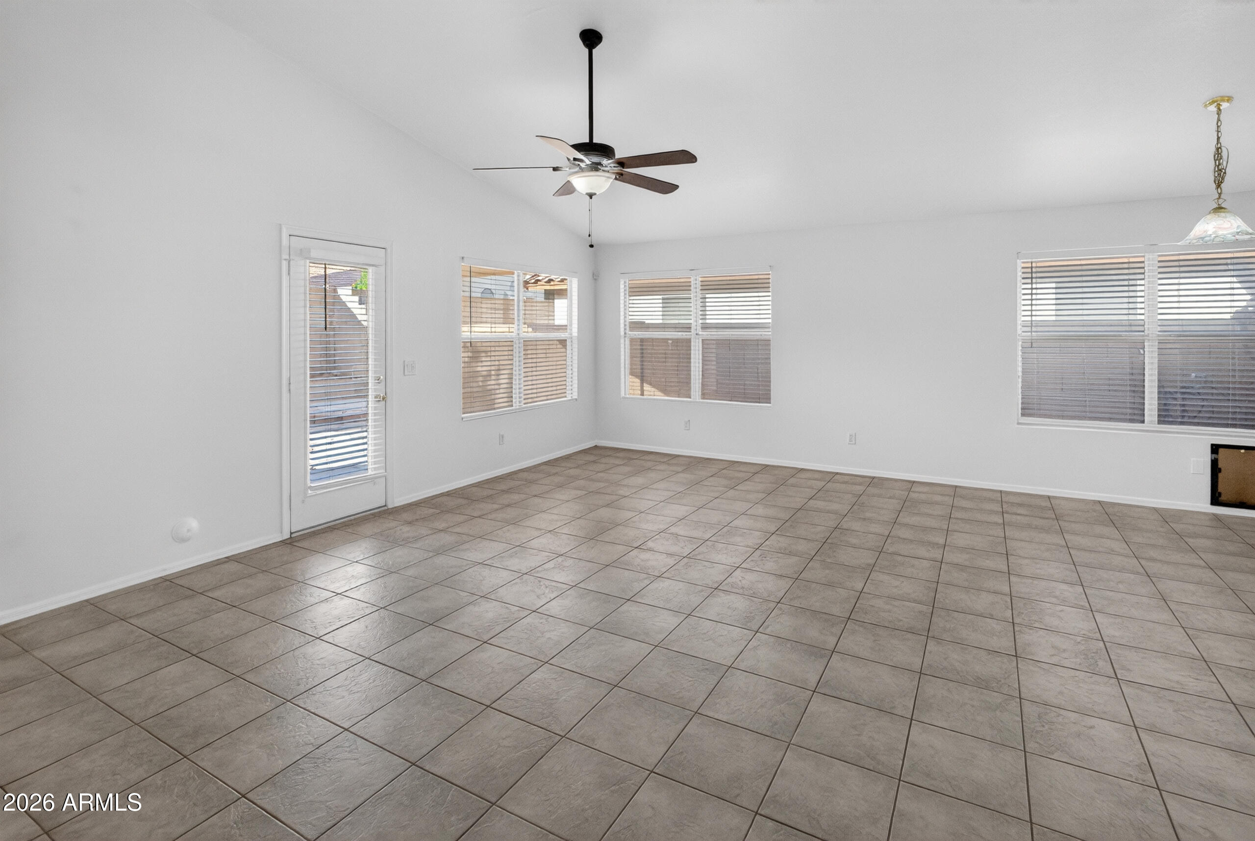 8916 West Davis Road Peoria, AZ 85382 - Photo 8 of 34 Family Room