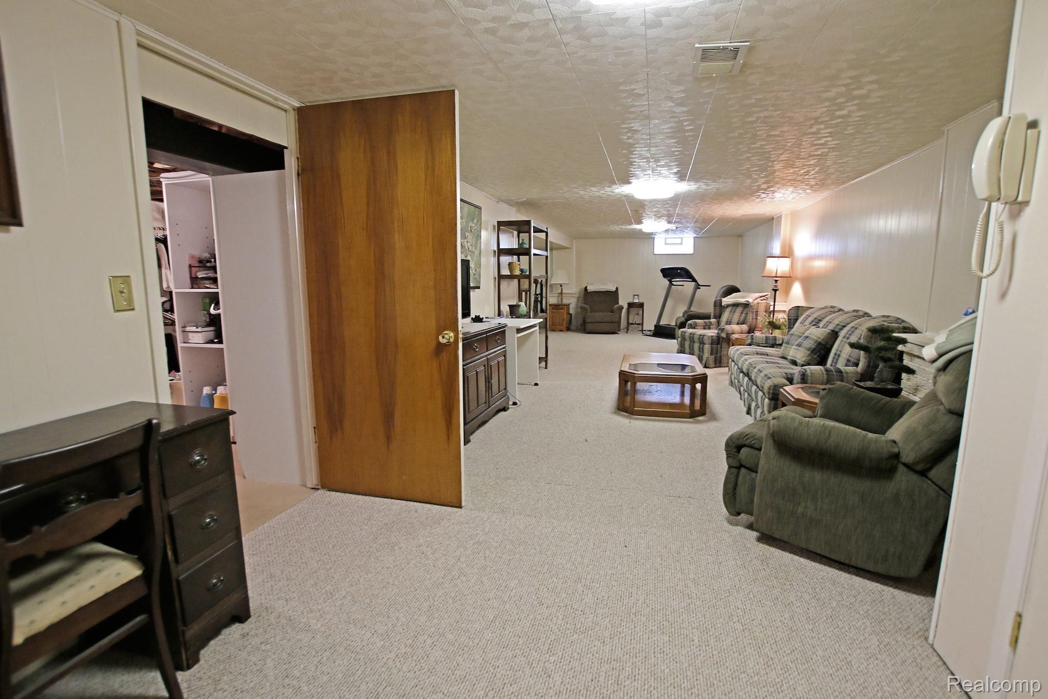 5825 Crescent Road Waterford, MI 48327 - Photo 28 of 44 28) Basement.jpg