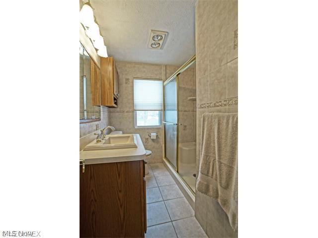 4983 Farnhurst Road Cleveland, OH 44124 - Photo 16 of 25