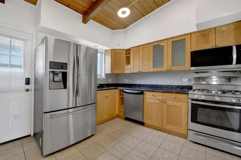 $565,000 | 9138 4 Winds Way, Skokie, IL 60076