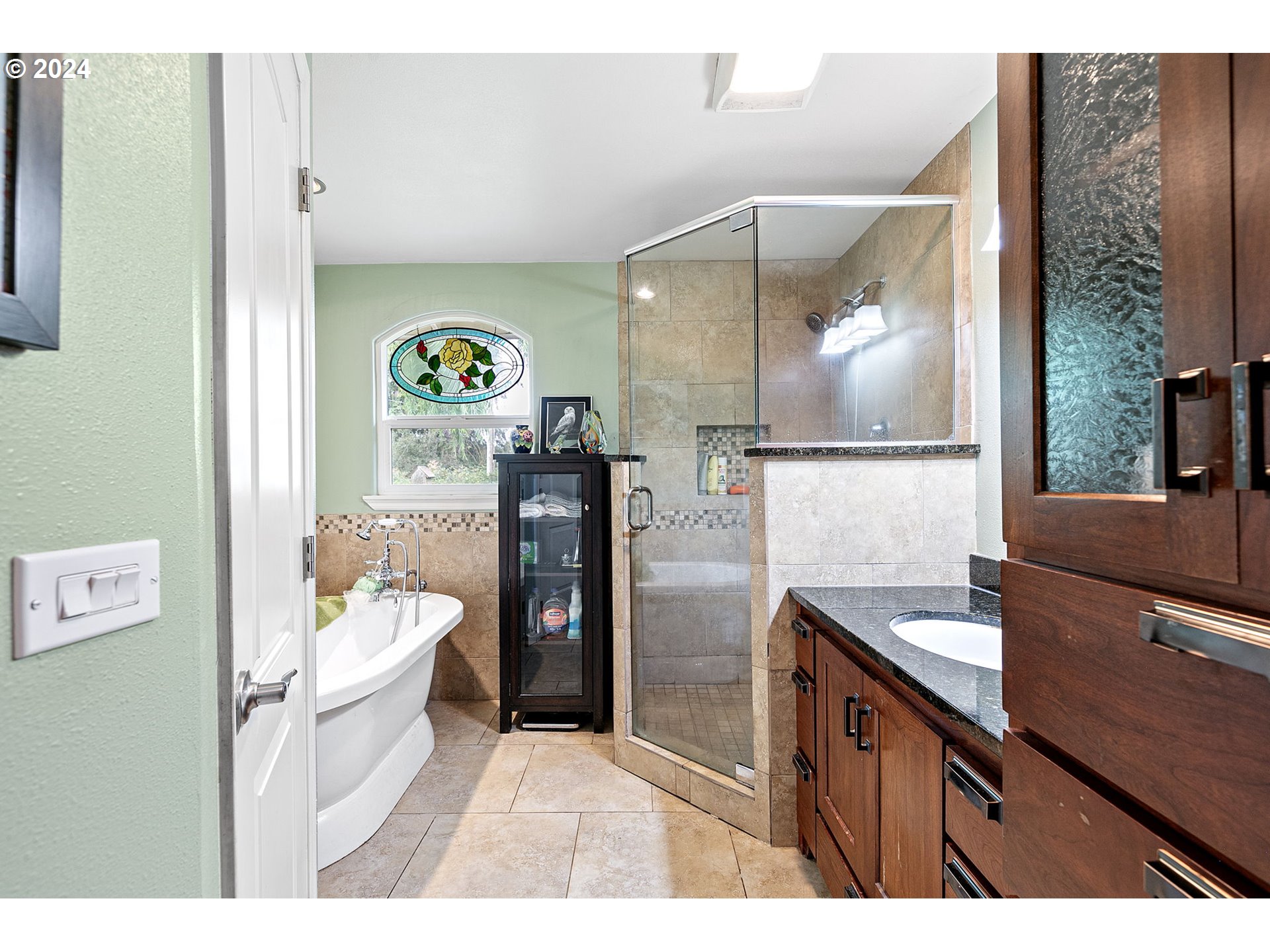 2990 Hyacinth Street Eugene, OR 97404 - Photo 20 of 47 a kitchen with a refrigerator and a sink