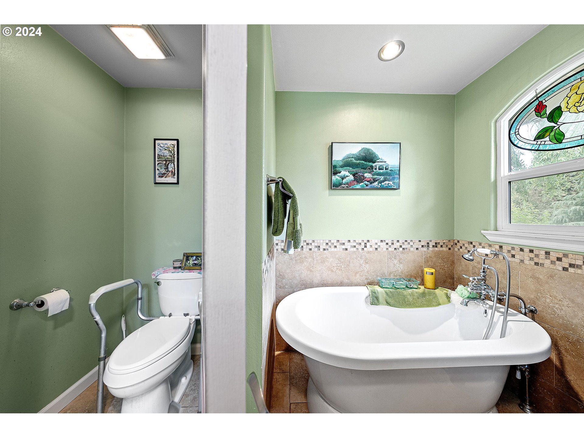 2990 Hyacinth Street Eugene, OR 97404 - Photo 22 of 47 a bathroom with a toilet sink and mirror