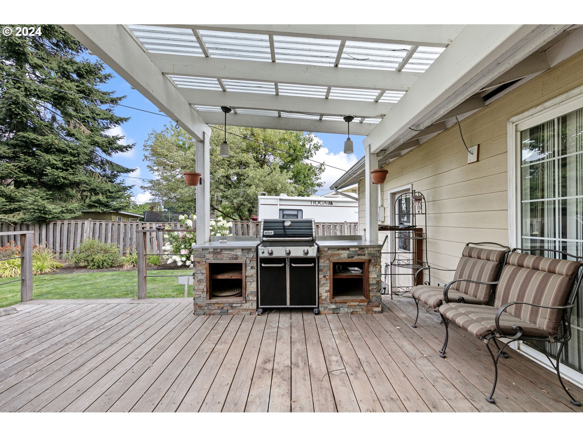 2990 Hyacinth Street Eugene, OR 97404 - Photo 33 of 47 a open kitchen with a table and chairs