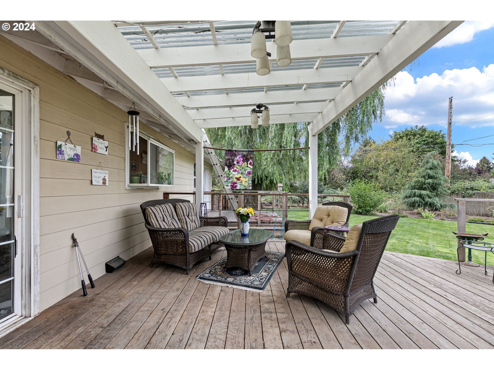 2990 Hyacinth Street Eugene, OR 97404 - Photo 36 of 47 a outdoor space with furniture