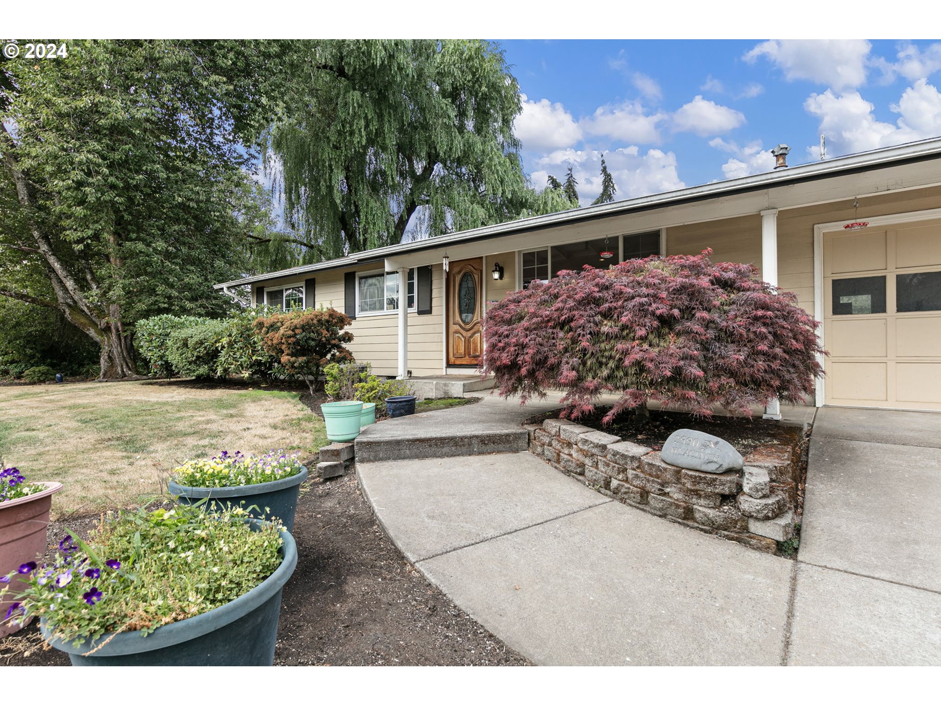 2990 Hyacinth Street Eugene, OR 97404 - Photo 4 of 47 a front view of a house with garden