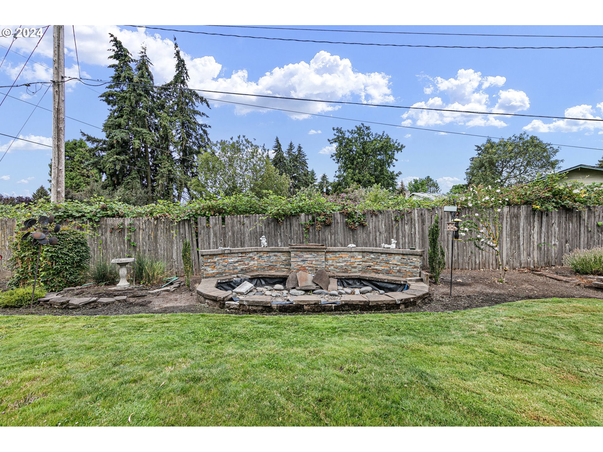 2990 Hyacinth Street Eugene, OR 97404 - Photo 41 of 47 a view of a garden with an outdoor space