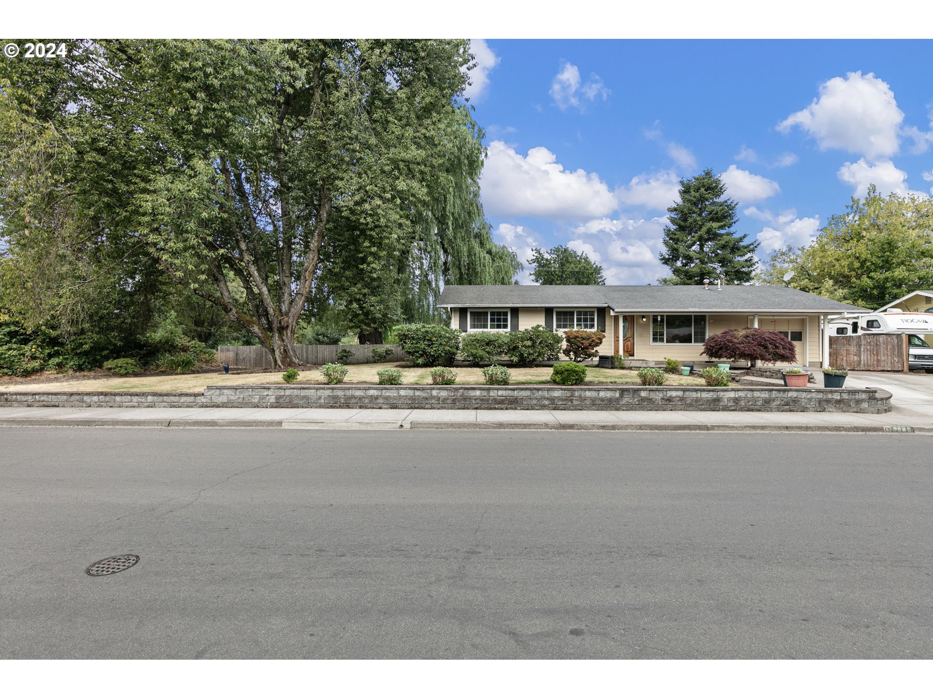 2990 Hyacinth Street Eugene, OR 97404 - Photo 44 of 47 a houses view and lake view