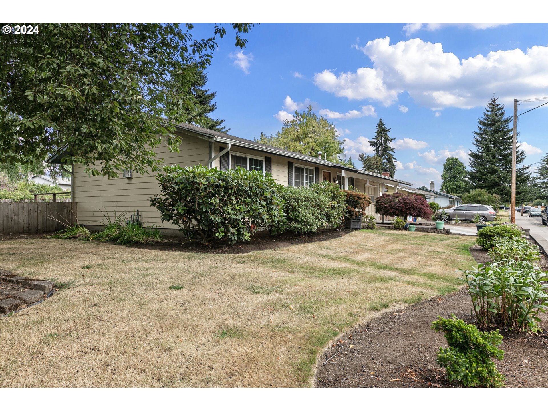 2990 Hyacinth Street Eugene, OR 97404 - Photo 46 of 47 a view of a house with a yard and street