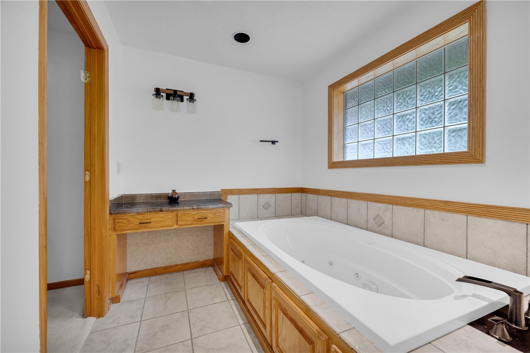 932 Bay Ridge Drive Salem, SC 29676 - Photo 26 of 48 Master Bathroom