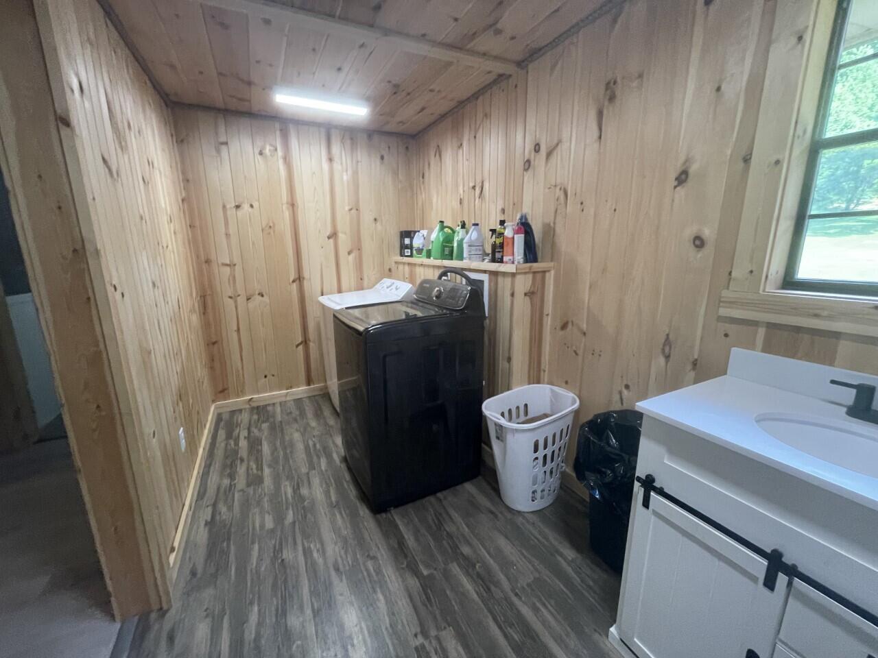 888 Blue Mill Road Del Rio, TN 37727 - Photo 9 of 26 Stoke laundry bath