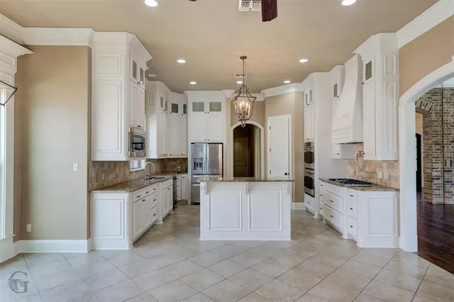 $590,000 | 9572 Rochel Drive, Shreveport, LA 71115