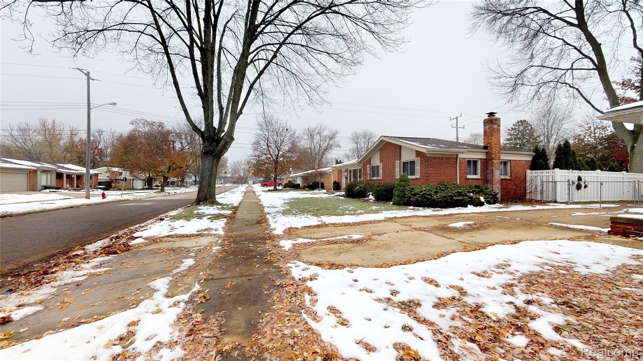 1380 Sycamore Drive Rochester, MI 48307 - Photo 12 of 22 1380-Sycamore-Dr-11252019_223735.jpg