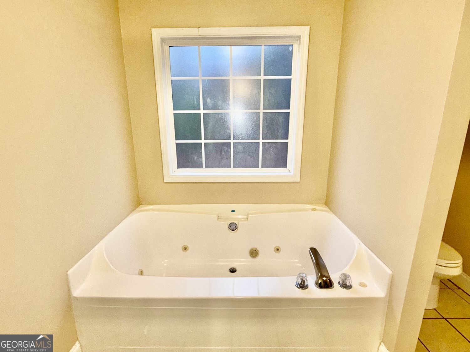 229 Lite-N-Tie Road Gray, GA 31032 - Photo 17 of 21 a bathroom with bathtub