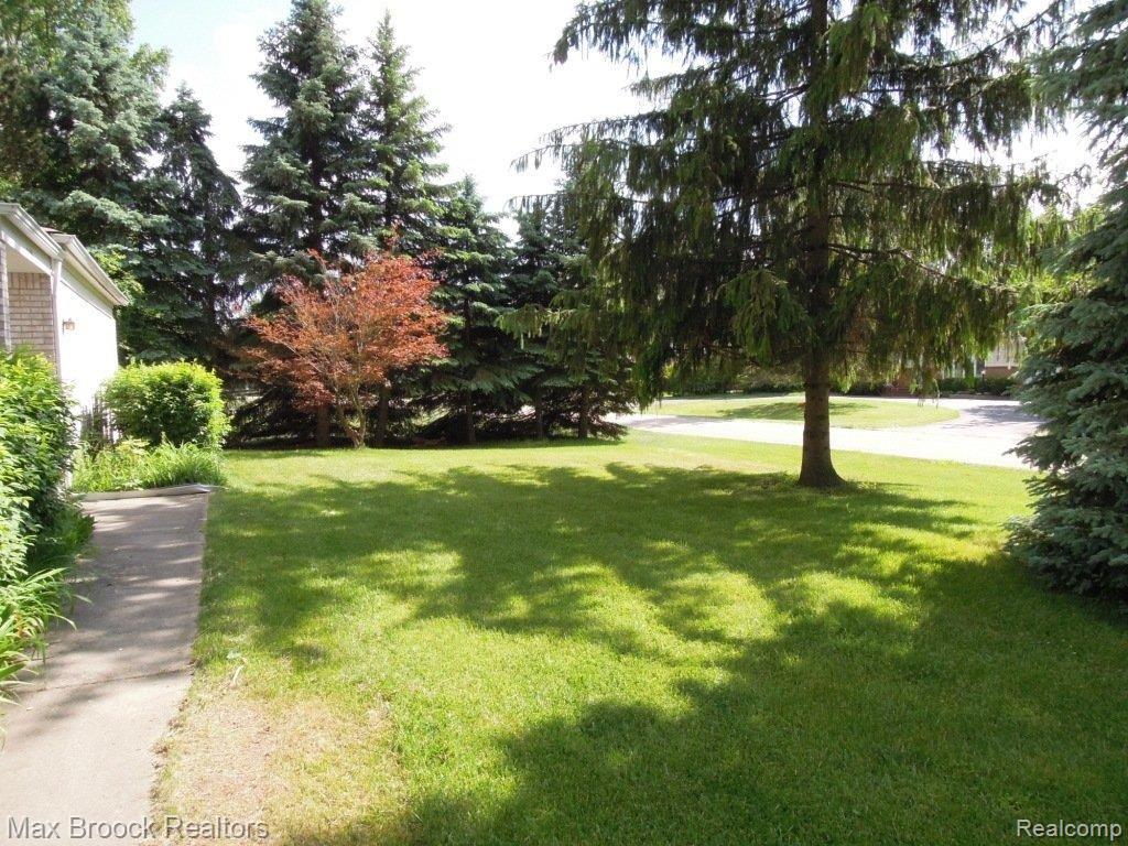 2593 Pine Ridge Road West Bloomfield, MI 48324 - Photo 4 of 21 Large 103' Wide Lot,Mature Trees
