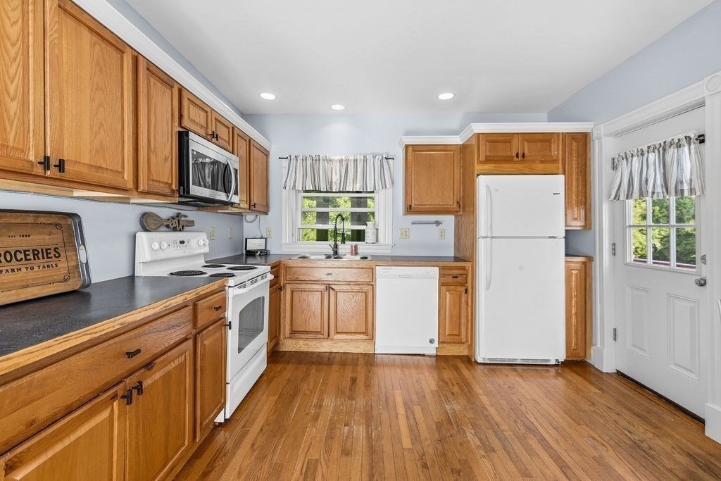 66 Middle Road Acushnet, MA 02743 - Photo 26 of 42