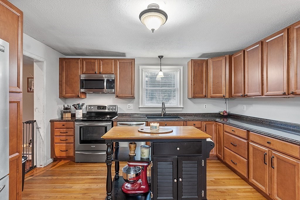 85 Hazen Road Shirley, MA 01464 - Photo 4 of 34 Gallery Image 4