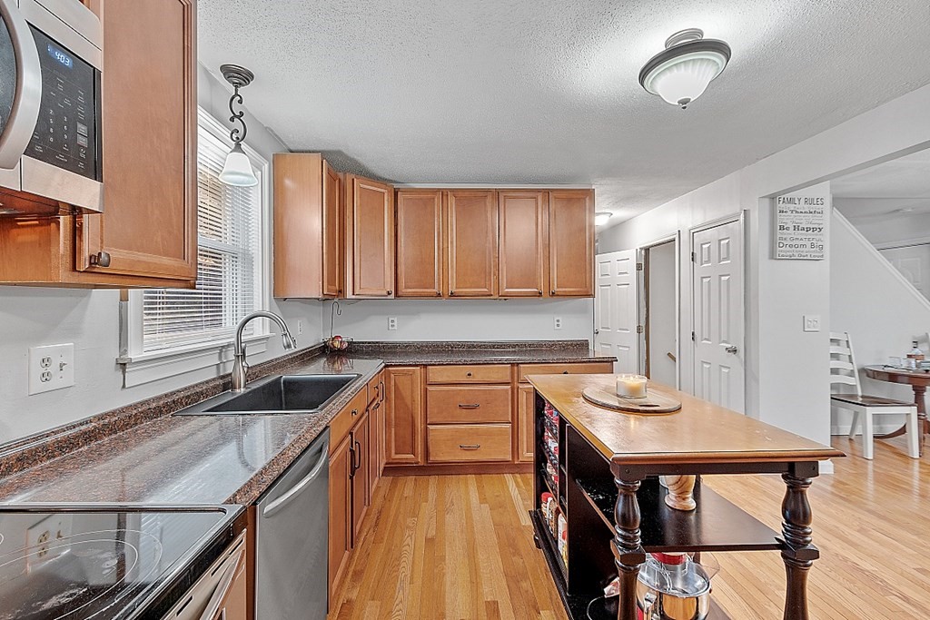 85 Hazen Road Shirley, MA 01464 - Photo 5 of 34 Gallery Image 5