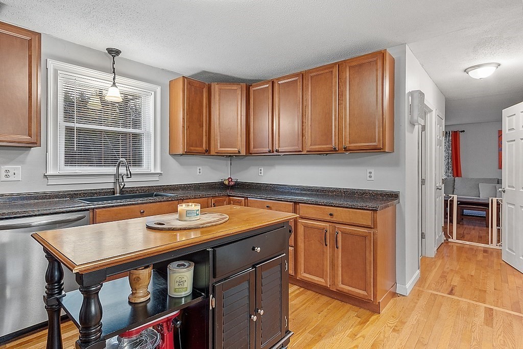 85 Hazen Road Shirley, MA 01464 - Photo 6 of 34 Gallery Image 6