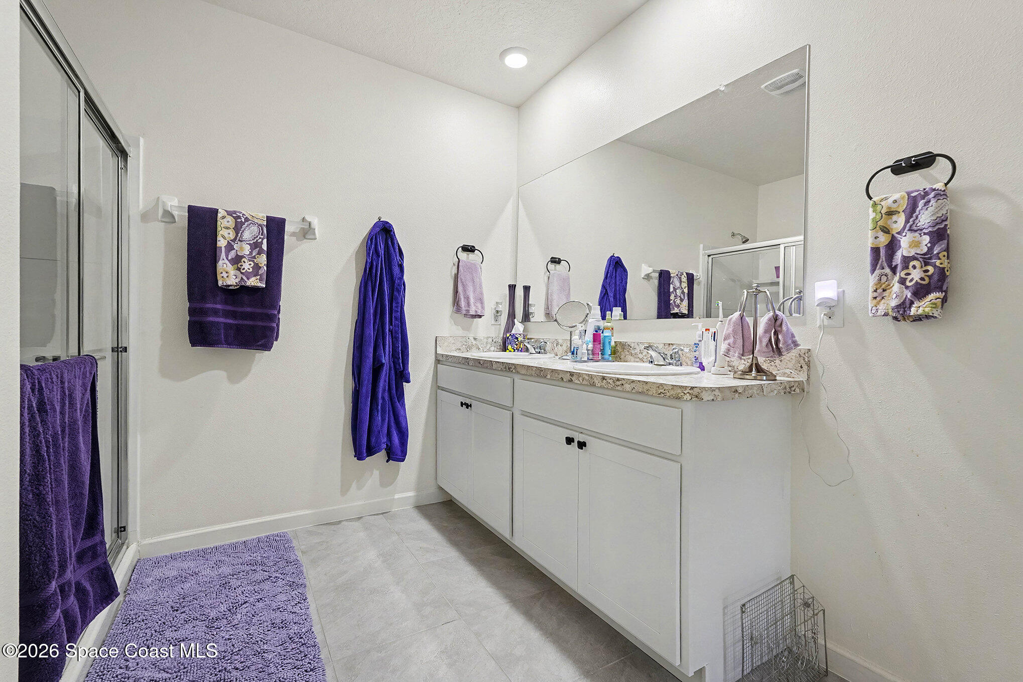 543 Old Country Rd S East Palm Bay, FL 32909 - Photo 13 of 21 a bathroom with a sink mirror and vanity