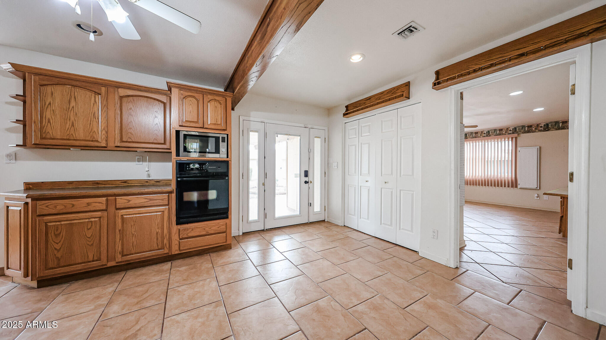 11851 North Thunderbird Road Sun City, AZ 85351 - Photo 16 of 46 a view of a kitchen with electric appliances