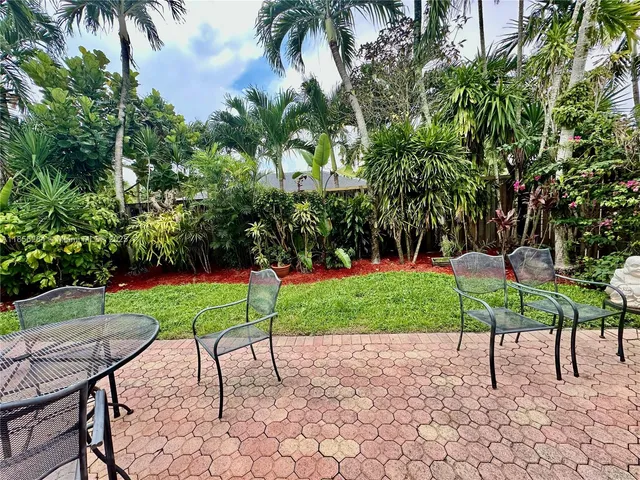 $684,900 | 9942 Northwest 29th Street, Doral, FL 33172