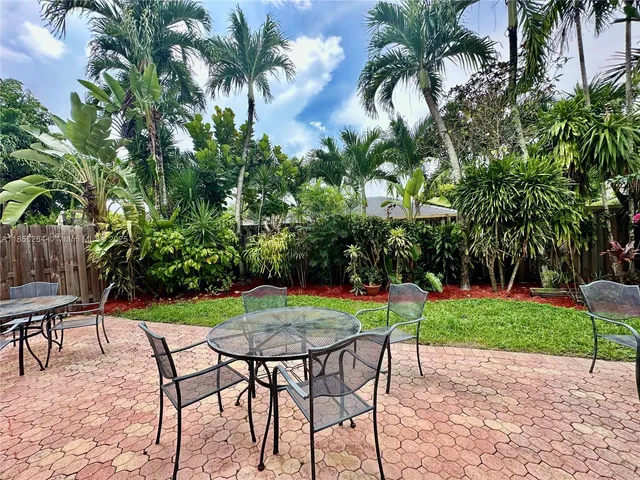 $684,900 | 9942 Northwest 29th Street, Doral, FL 33172