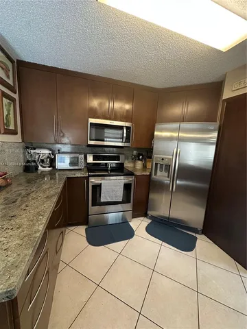 $684,900 | 9942 Northwest 29th Street, Doral, FL 33172
