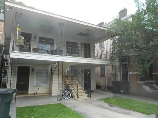 $1,125 | 1315 Constantinople Street, Unit UPPR, New Orleans, LA 70115