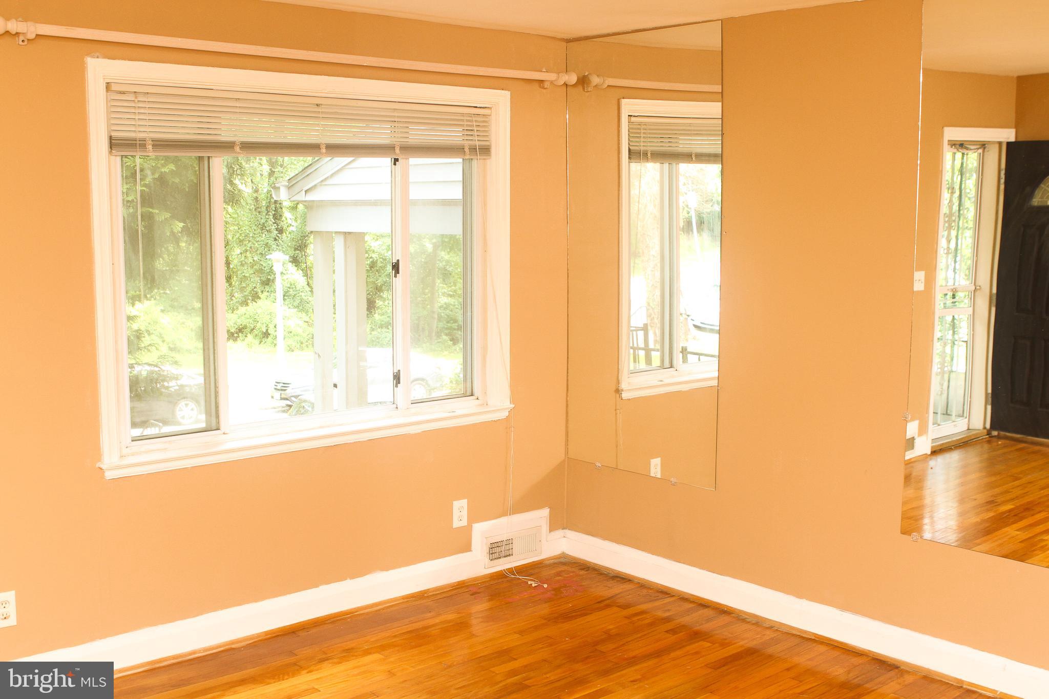 1623 Stonewood Road Baltimore, MD 21239 - Photo 4 of 11 Gallery Image 4
