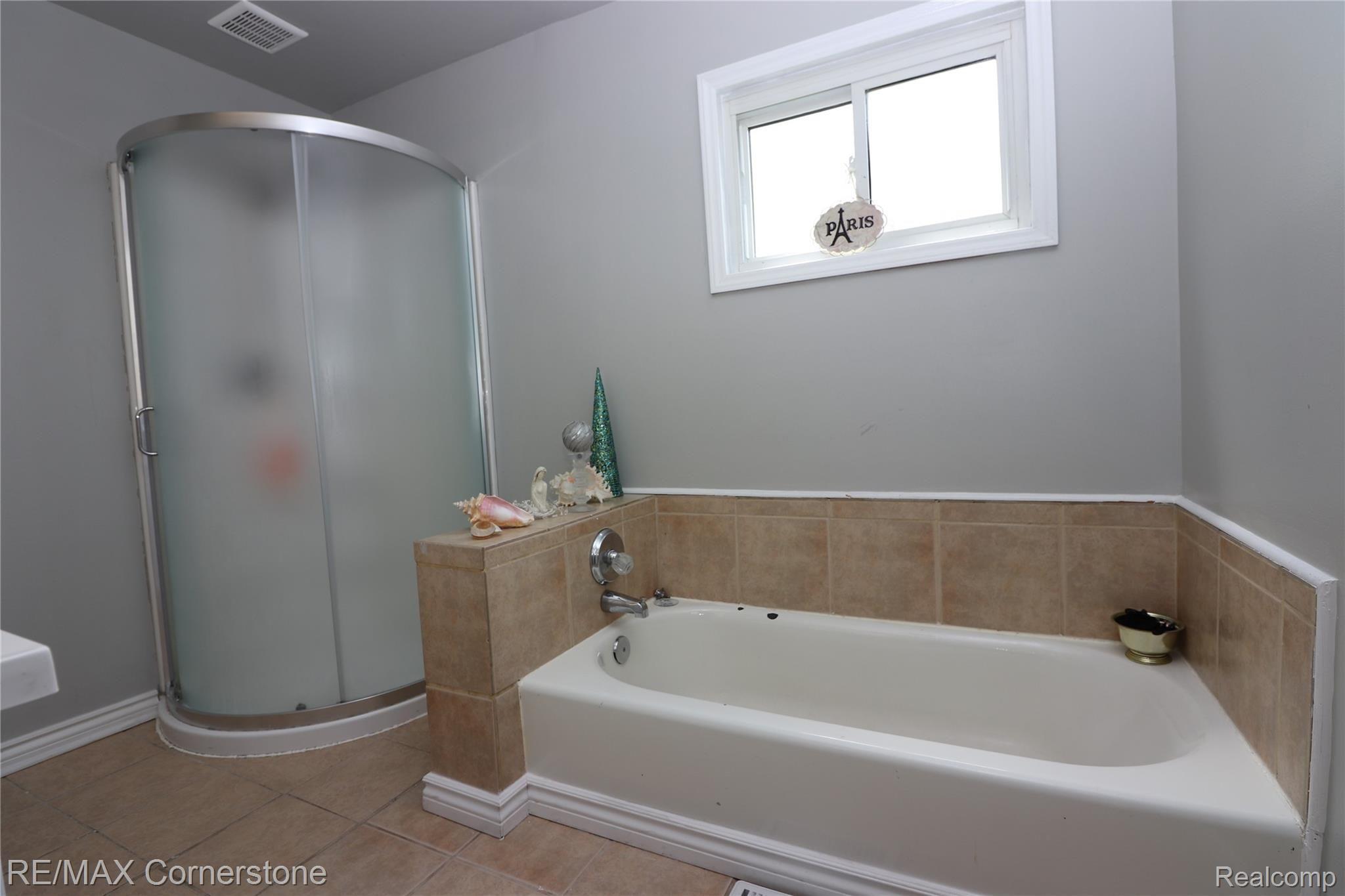 22345 Wick Road Taylor, MI 48180 - Photo 16 of 19 Full Bathroom