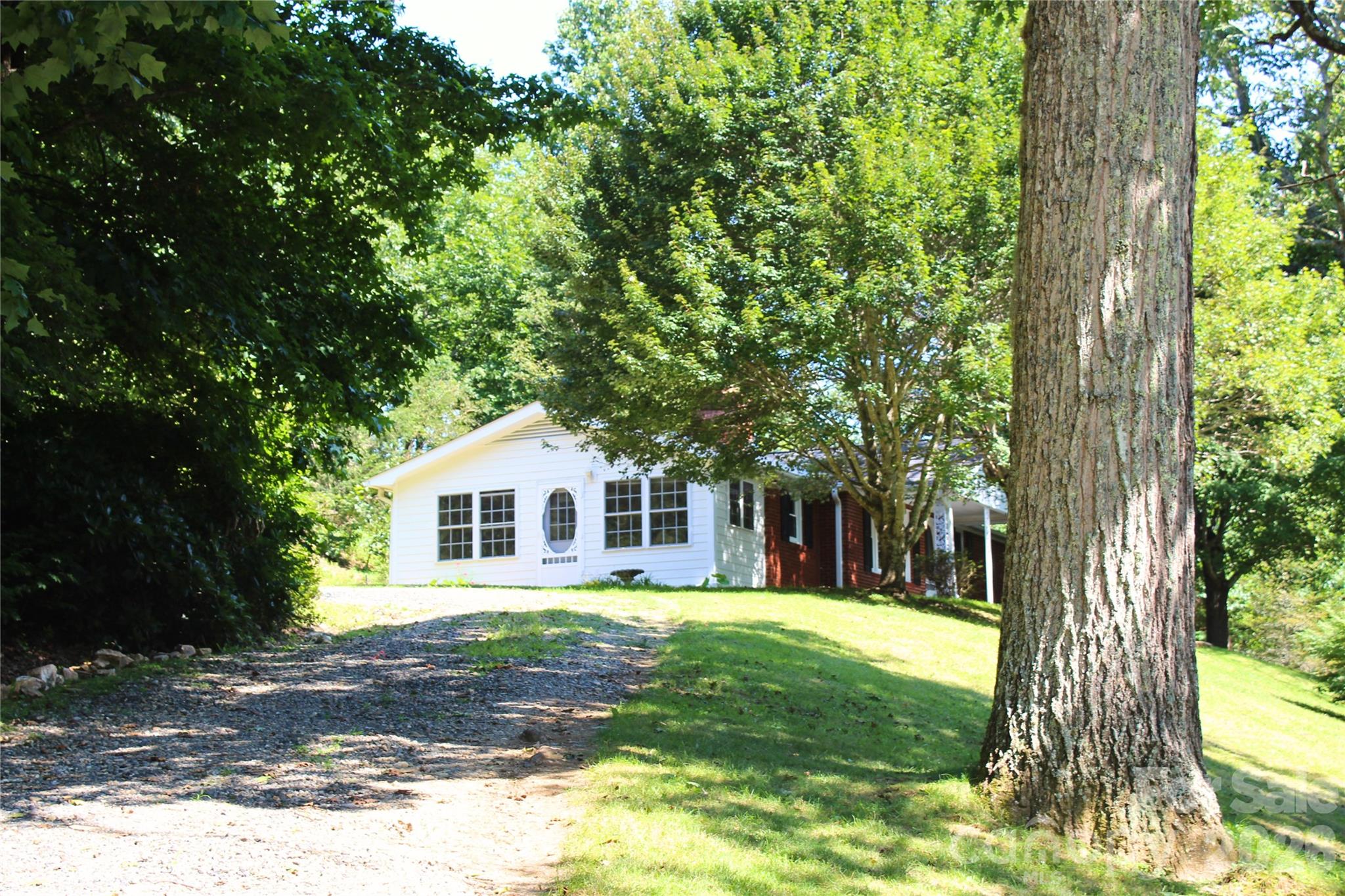 2838 7 Mile Ridge Road Burnsville, NC 28714 - Photo 5 of 48 Gallery Image 5