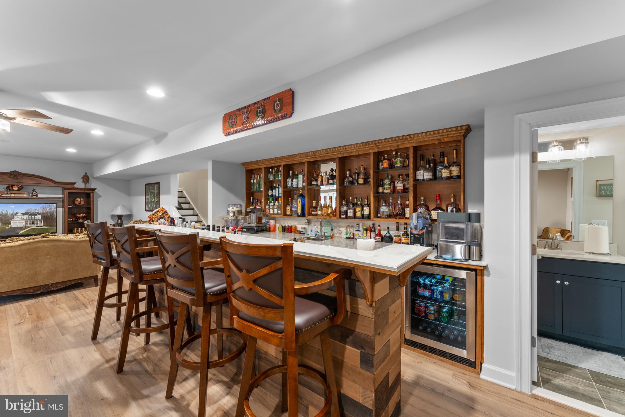 13882 Trinity Pond Lane Manassas, VA 20112 - Photo 55 of 69 a kitchen with a table and chairs