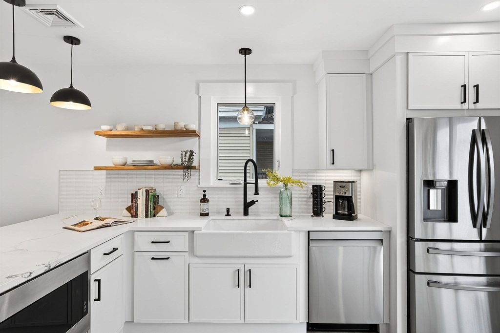 27 Laurel Street, Unit 27 Watertown, MA 02472 - Photo 7 of 23