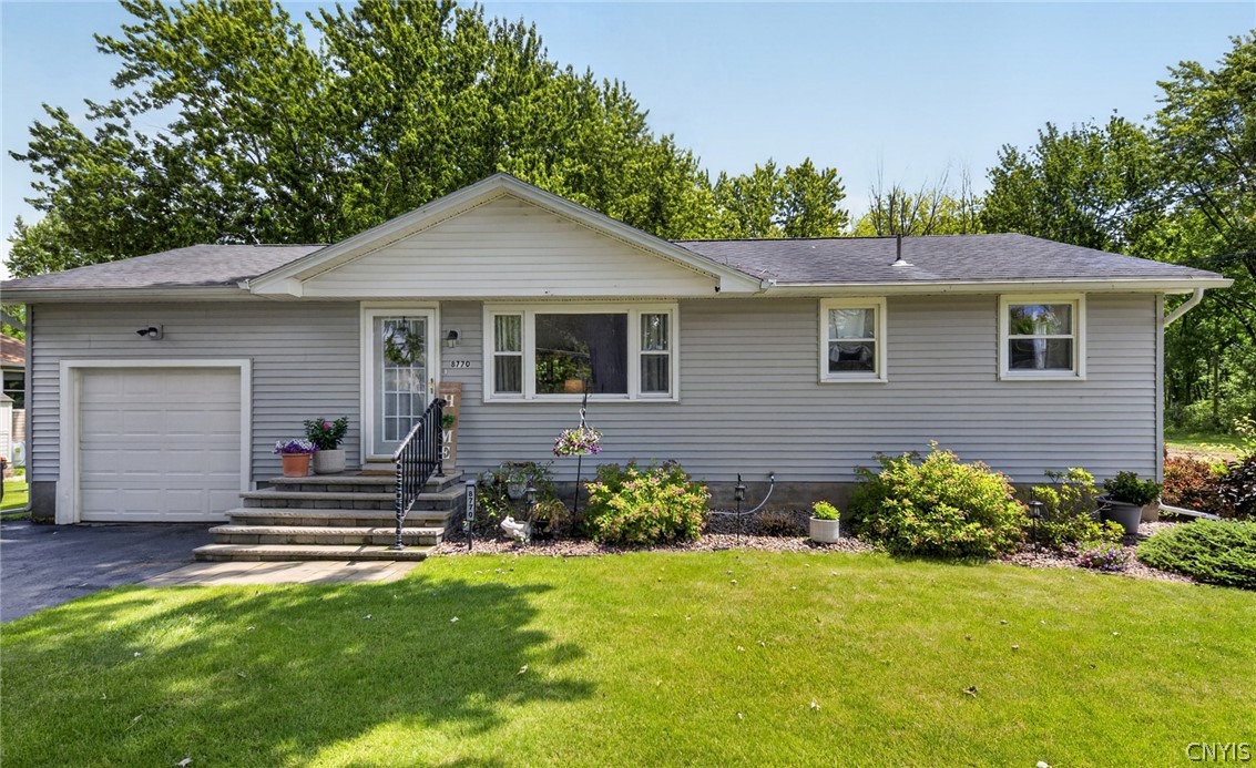 8770 Weaver Road Cicero, NY 13029 - Photo 3 of 47