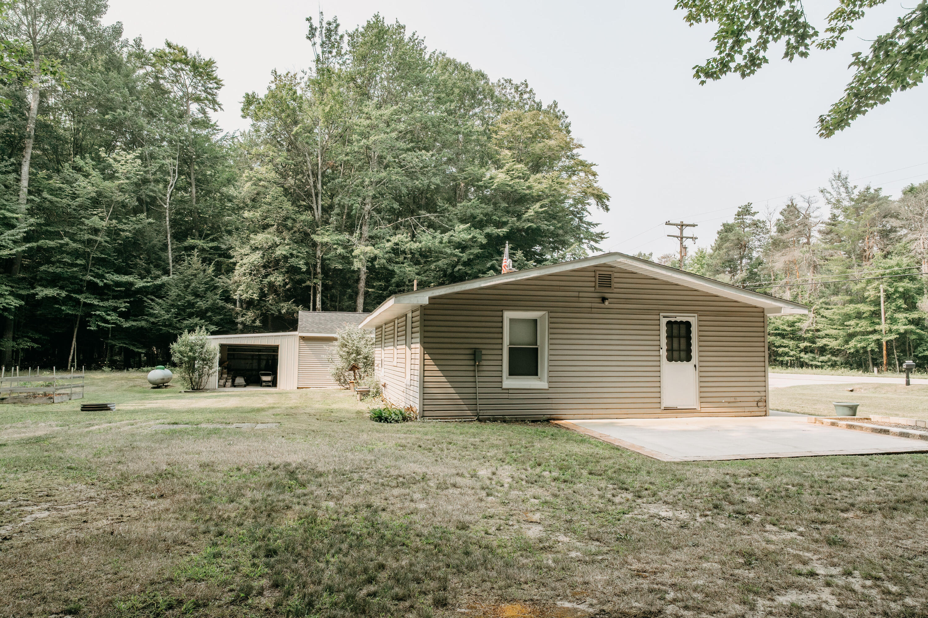 5421 West Angling Road Ludington, MI 49431 - Photo 8 of 25 135