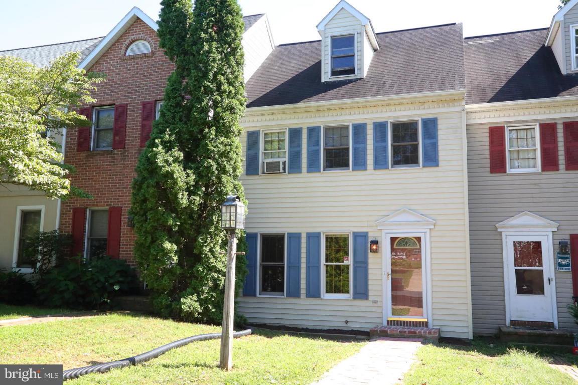 407 Cardinal Road Lititz, PA 17543 - Photo 1 of 13