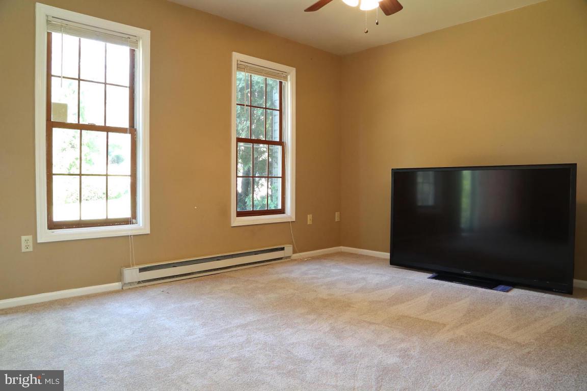 407 Cardinal Road Lititz, PA 17543 - Photo 3 of 13