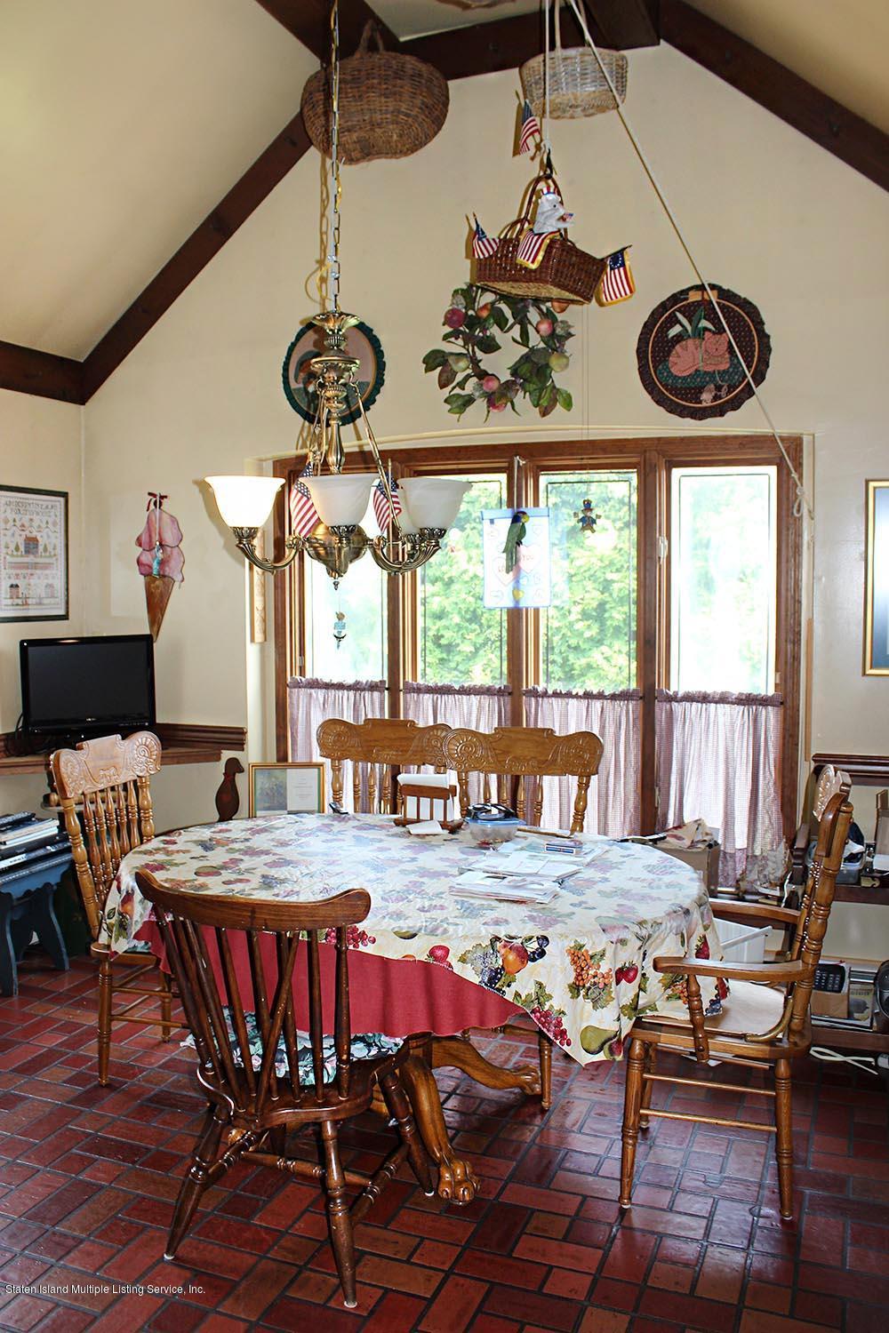 8 dinette with door to backyard