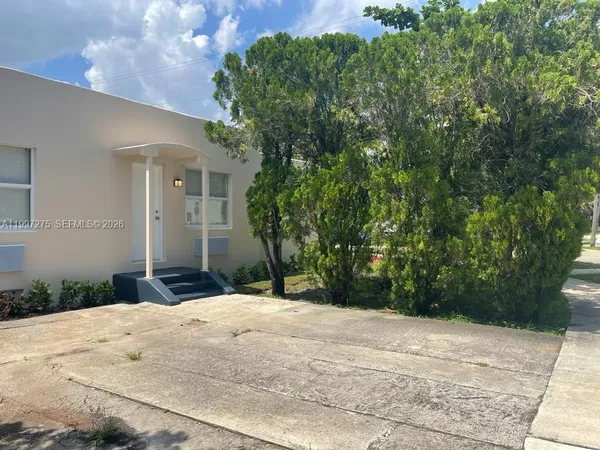 $2,200 | 5800 Taylor Street, Unit 2, Hollywood, FL 33021