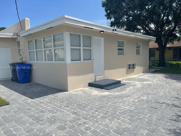 $2,200 | 5800 Taylor Street, Unit 2, Hollywood, FL 33021