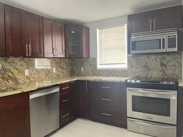 $2,200 | 5800 Taylor Street, Unit 2, Hollywood, FL 33021