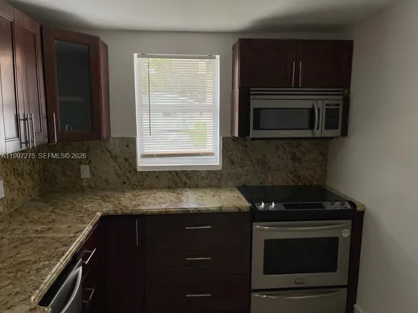 $2,200 | 5800 Taylor Street, Unit 2, Hollywood, FL 33021