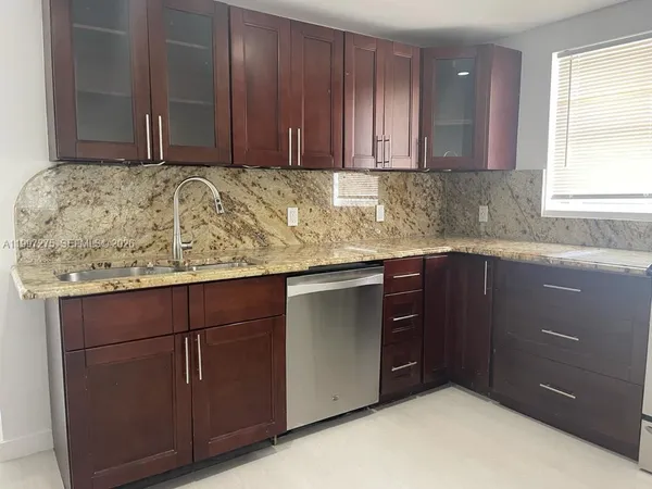 $2,200 | 5800 Taylor Street, Unit 2, Hollywood, FL 33021
