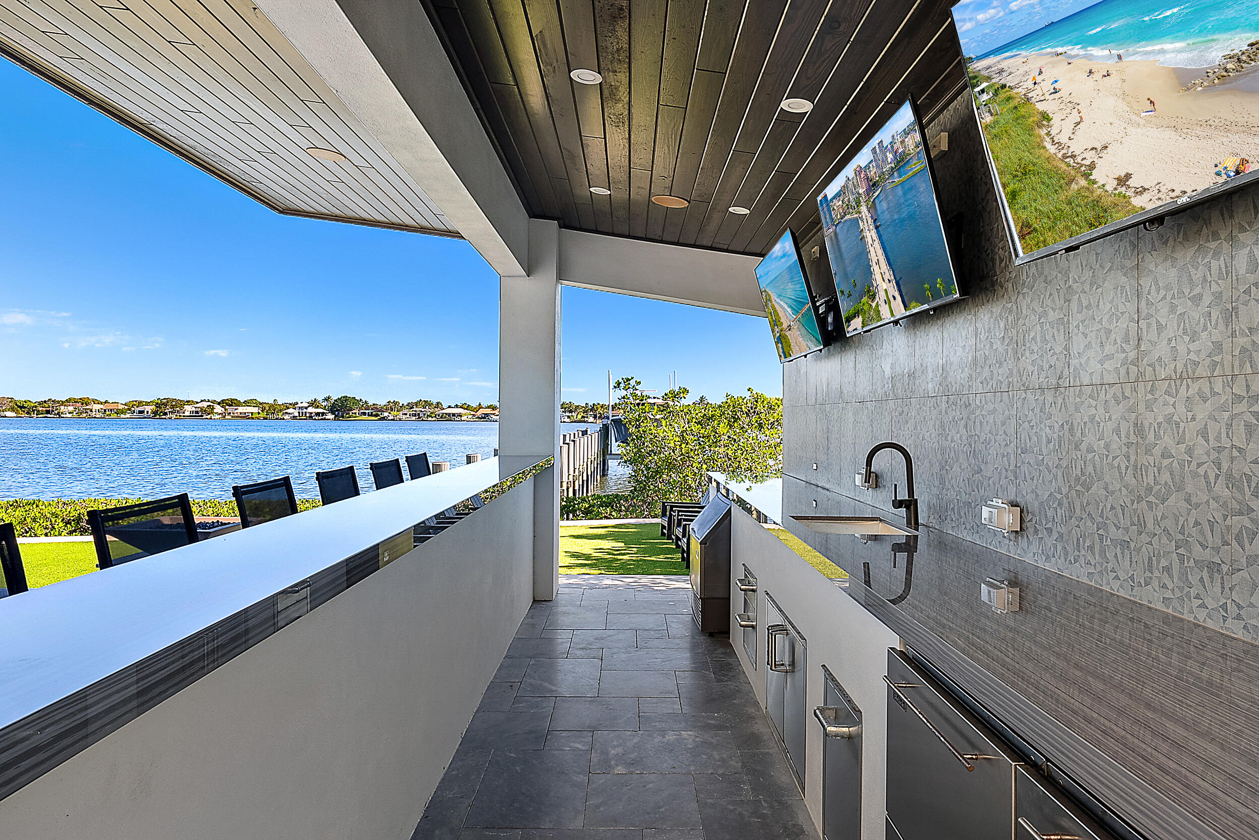 9 Bamboo Lane Jupiter, FL 33458 - Photo 37 of 46 Entertainment Bar