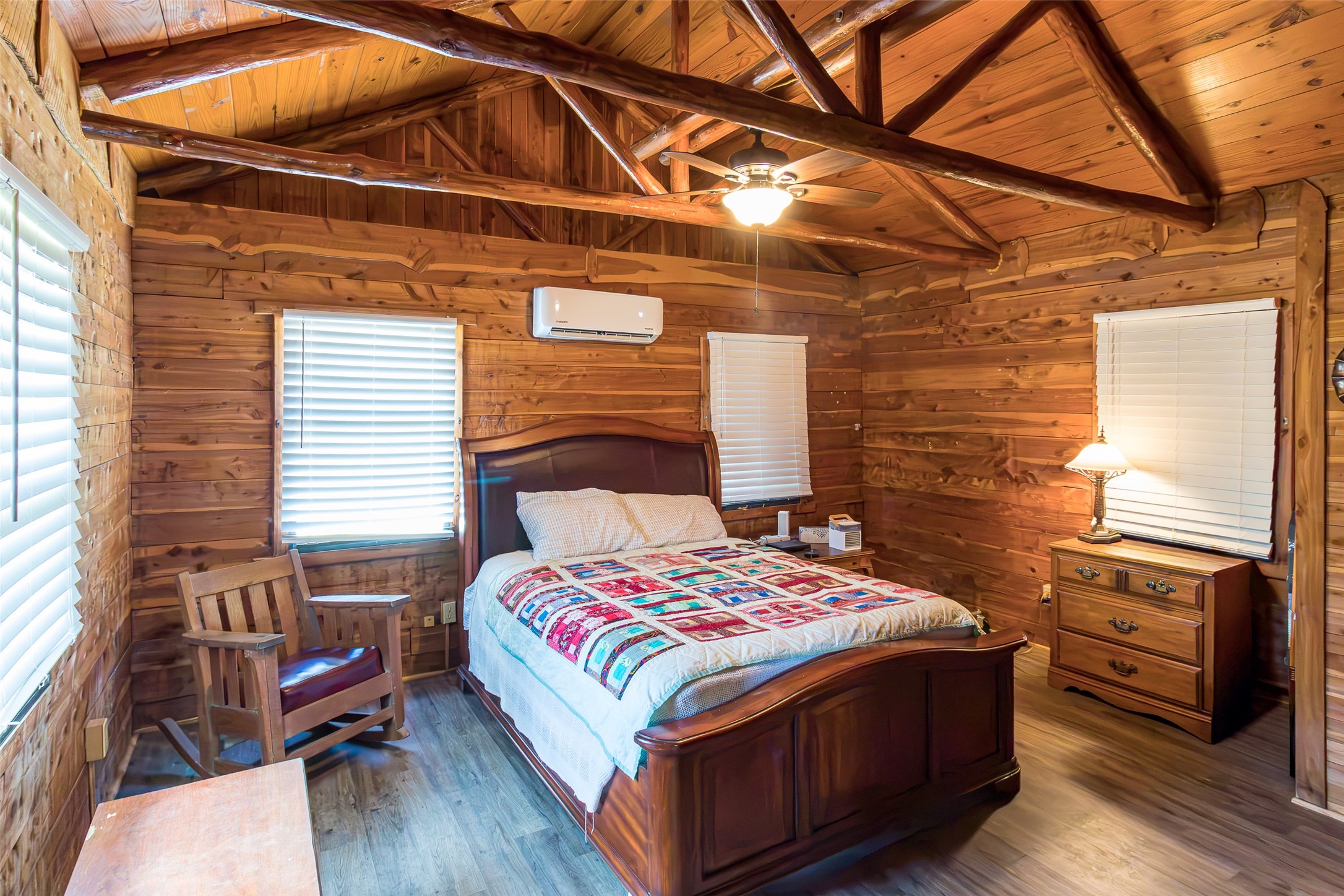 511 Commerce Street Palacios, TX 77465 - Photo 14 of 40 Main Cabin